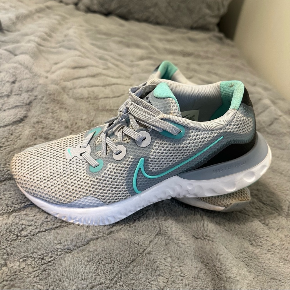 NIKE RENEW WOMENS SHOES SIZE 7.5
